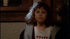 A random scene from this Millennium episode Owls.