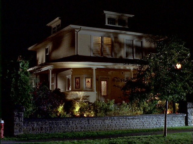 A picture of the Yellow House (5).